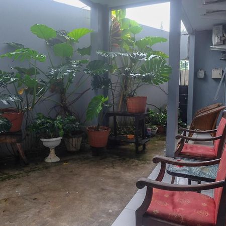 Reddoorz At Lapangan Bandara Sam Ratulangi Manado Hotel Exterior photo
